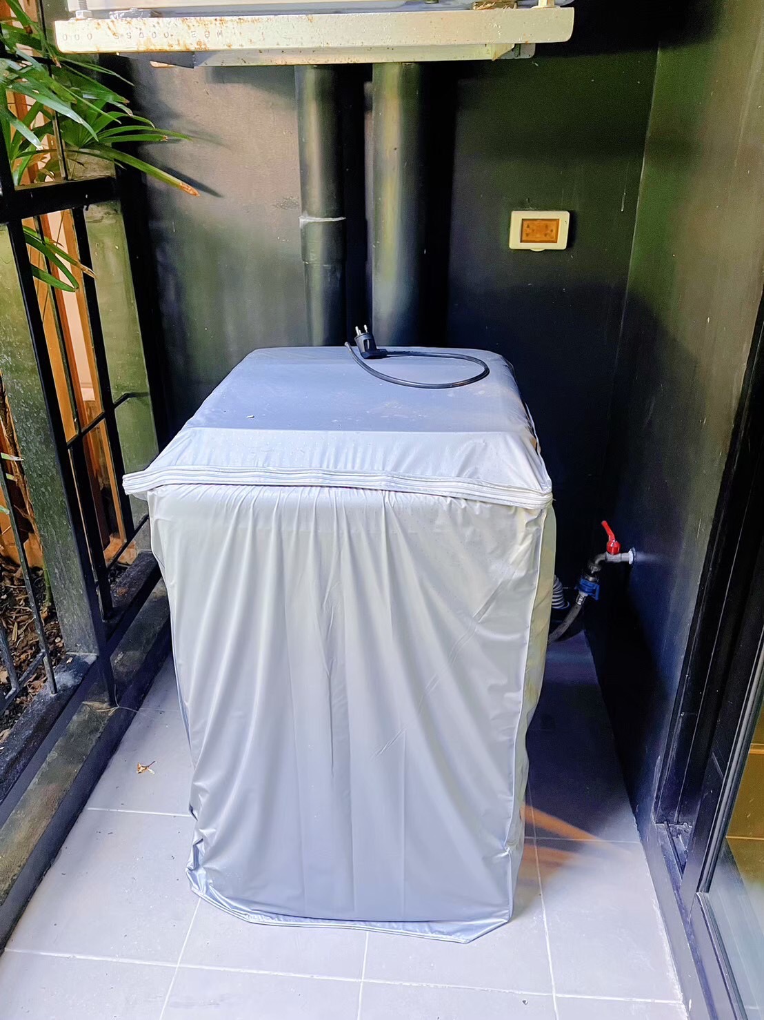 759e33b9846846b2a1a076ee22996415-1