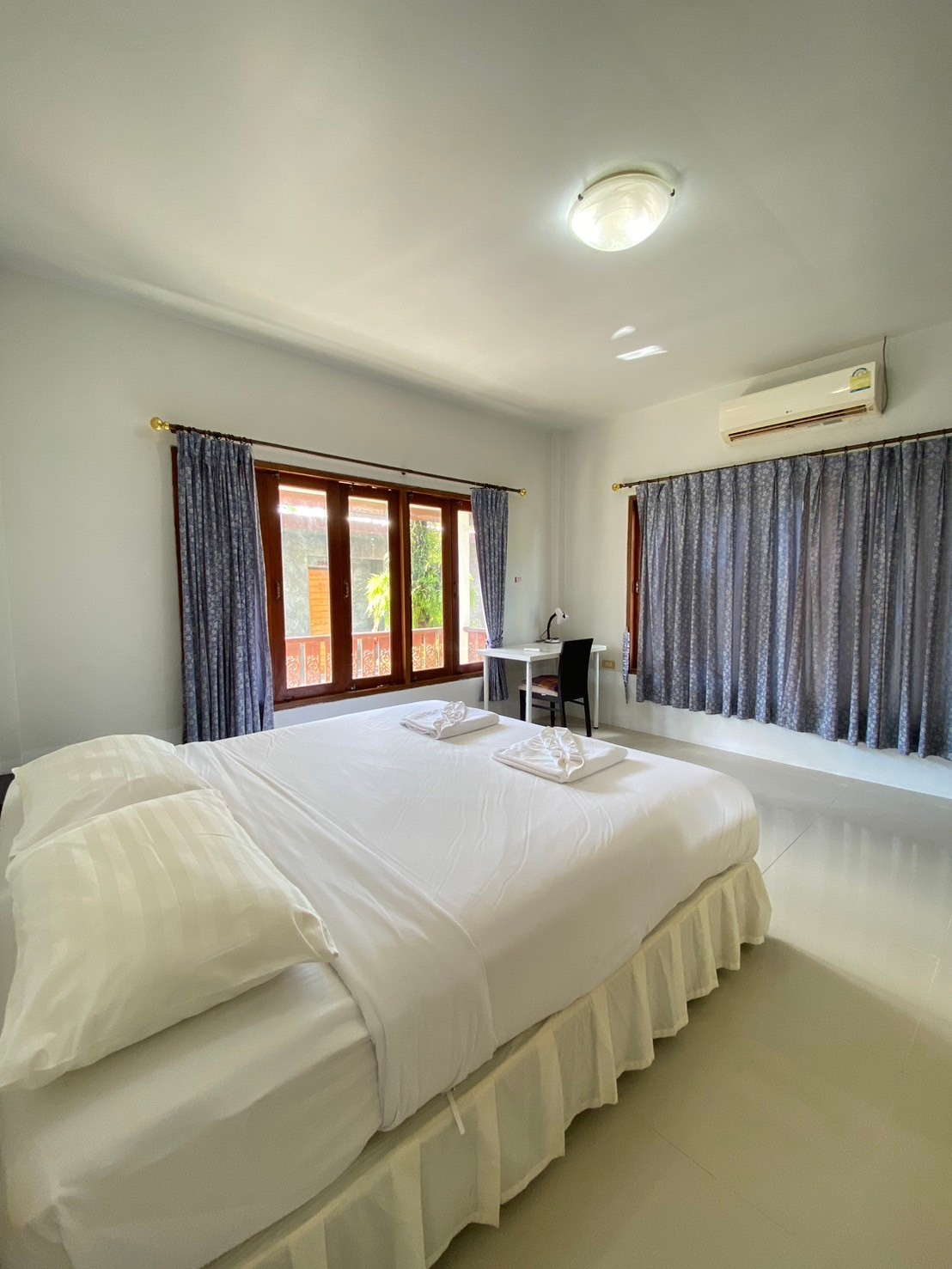 79a4648d1690401a9f6c2faeed8bb3e4-1