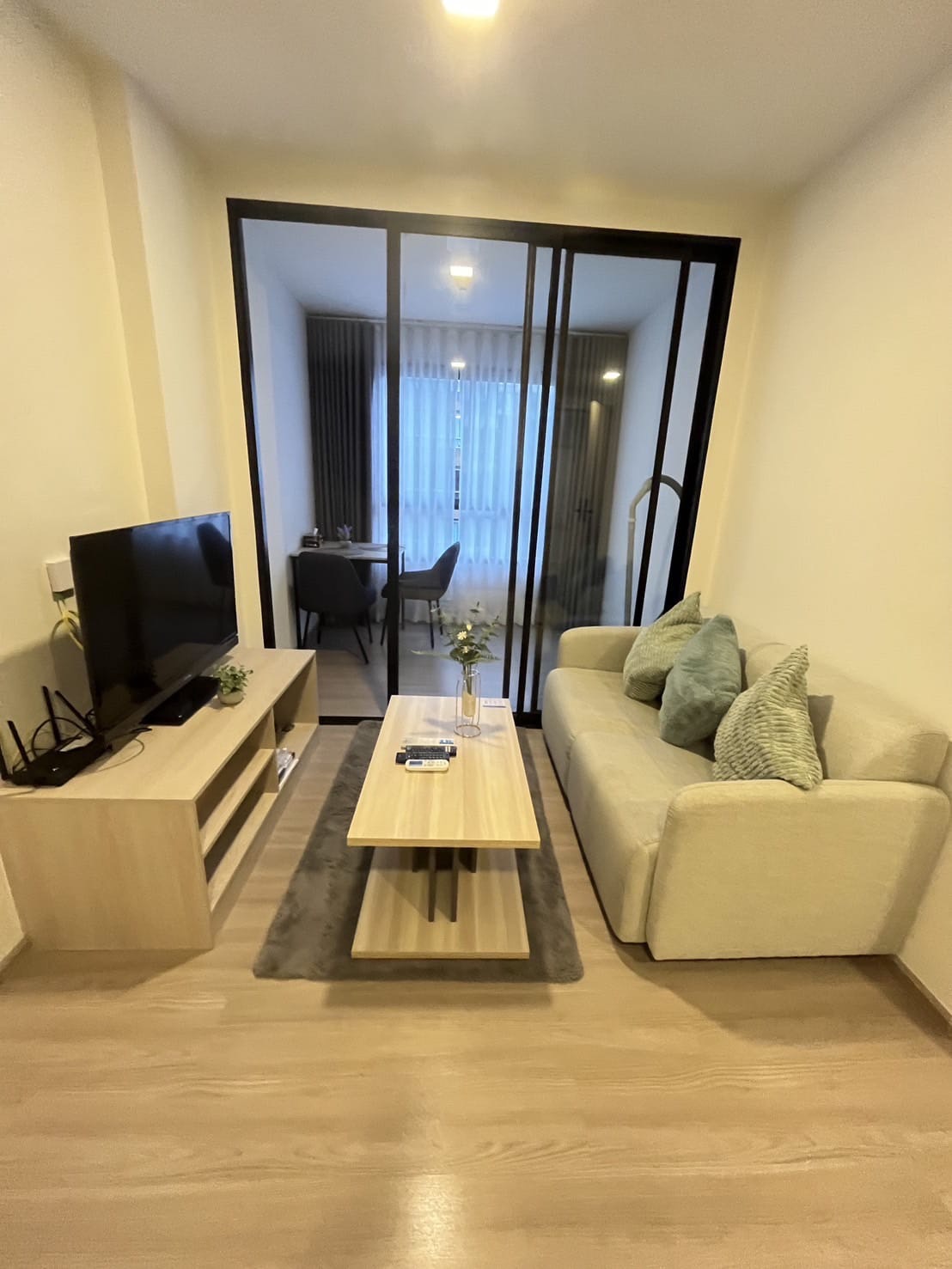 7beb575c43d2493b8a3080aef9d4cb70-3