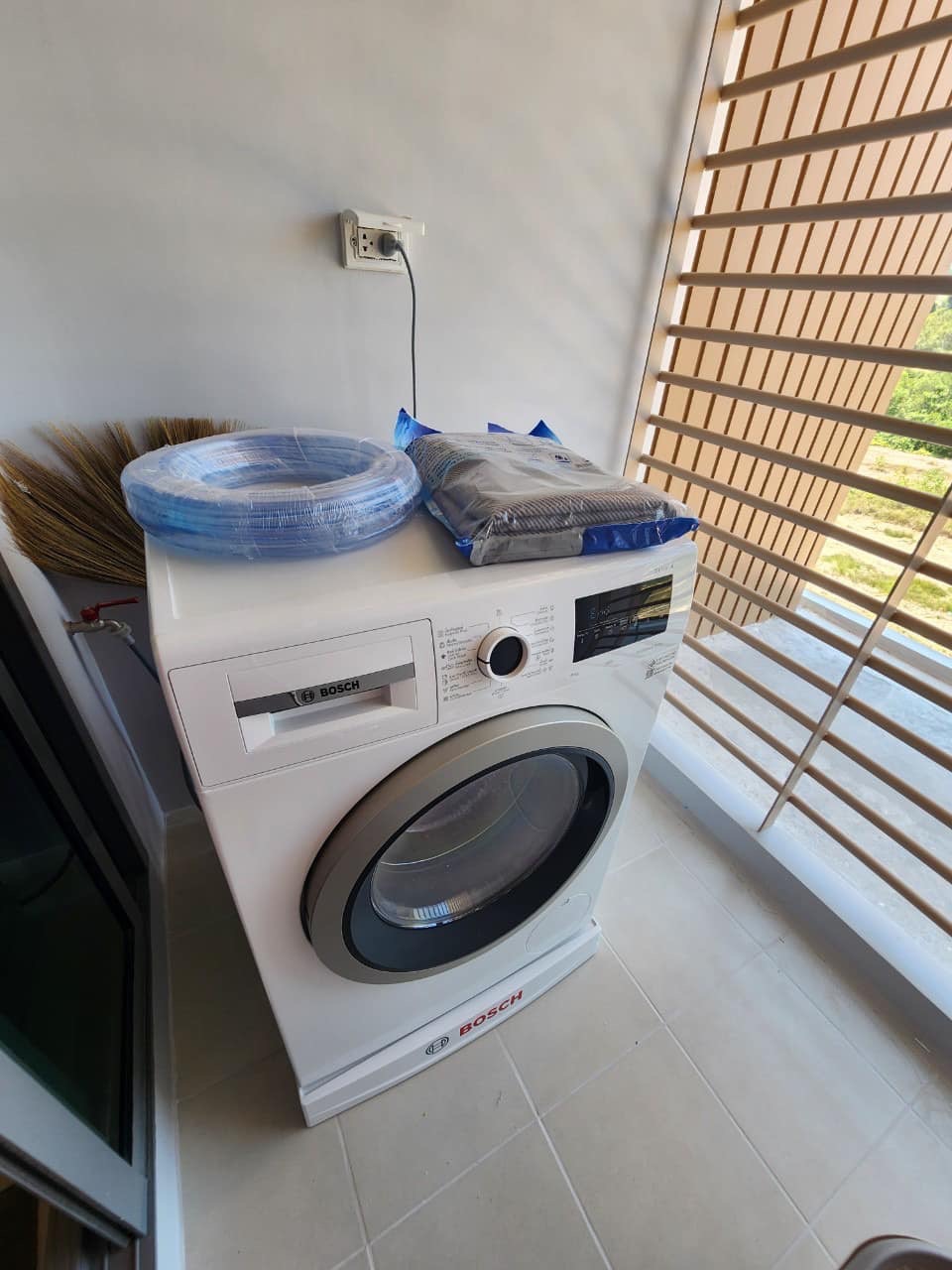 7ede7f05f5fd452aada3171b066eaea3-2