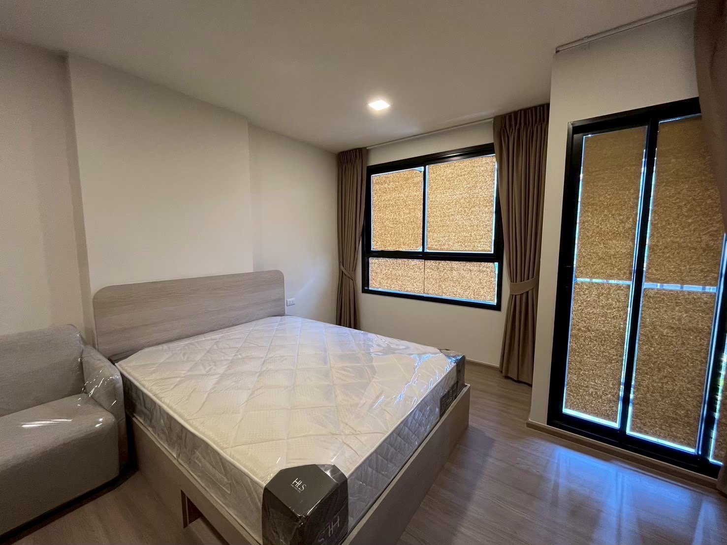 9470a7ebc6d4428eab0d5d10af4b9e98-2