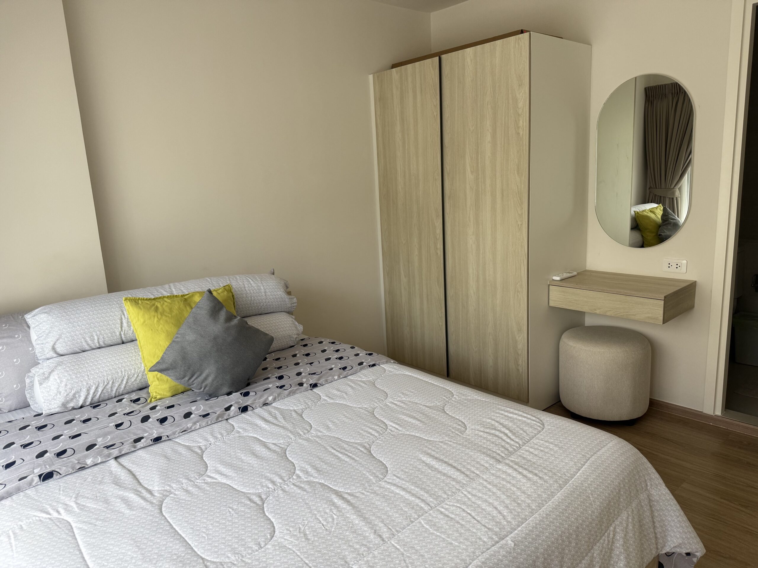 E4E57C66-659B-4E90-ABE7-CA1F7C3B0B5F