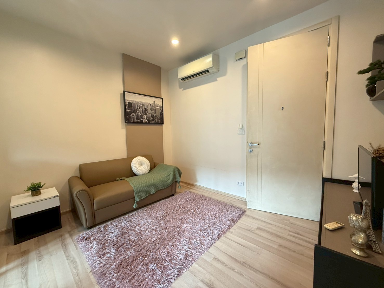 LINE_ALBUM_TBUT273_250911_11