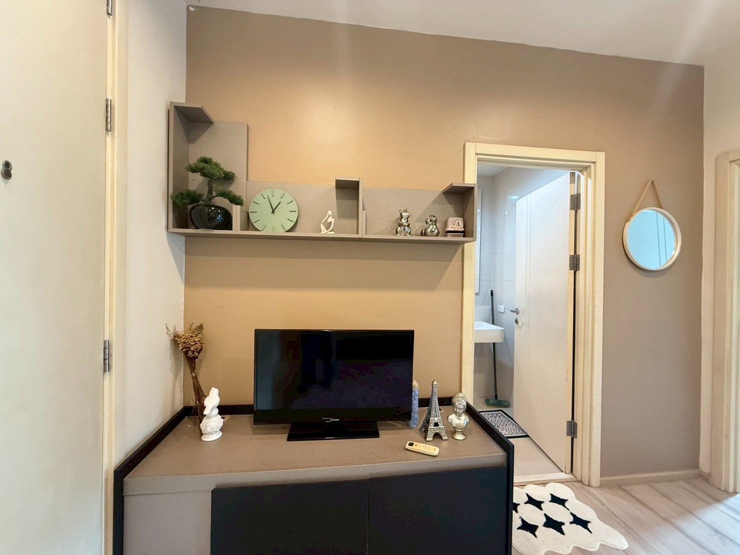 LINE_ALBUM_TBUT273_250911_12