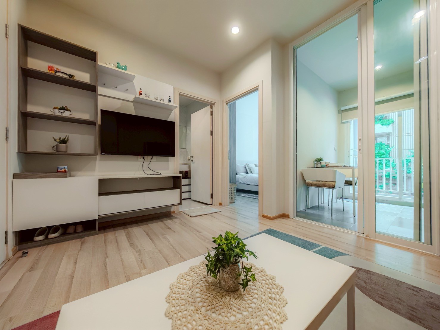 LINE_ALBUM_The-Base-Downtown-5187_250723_11