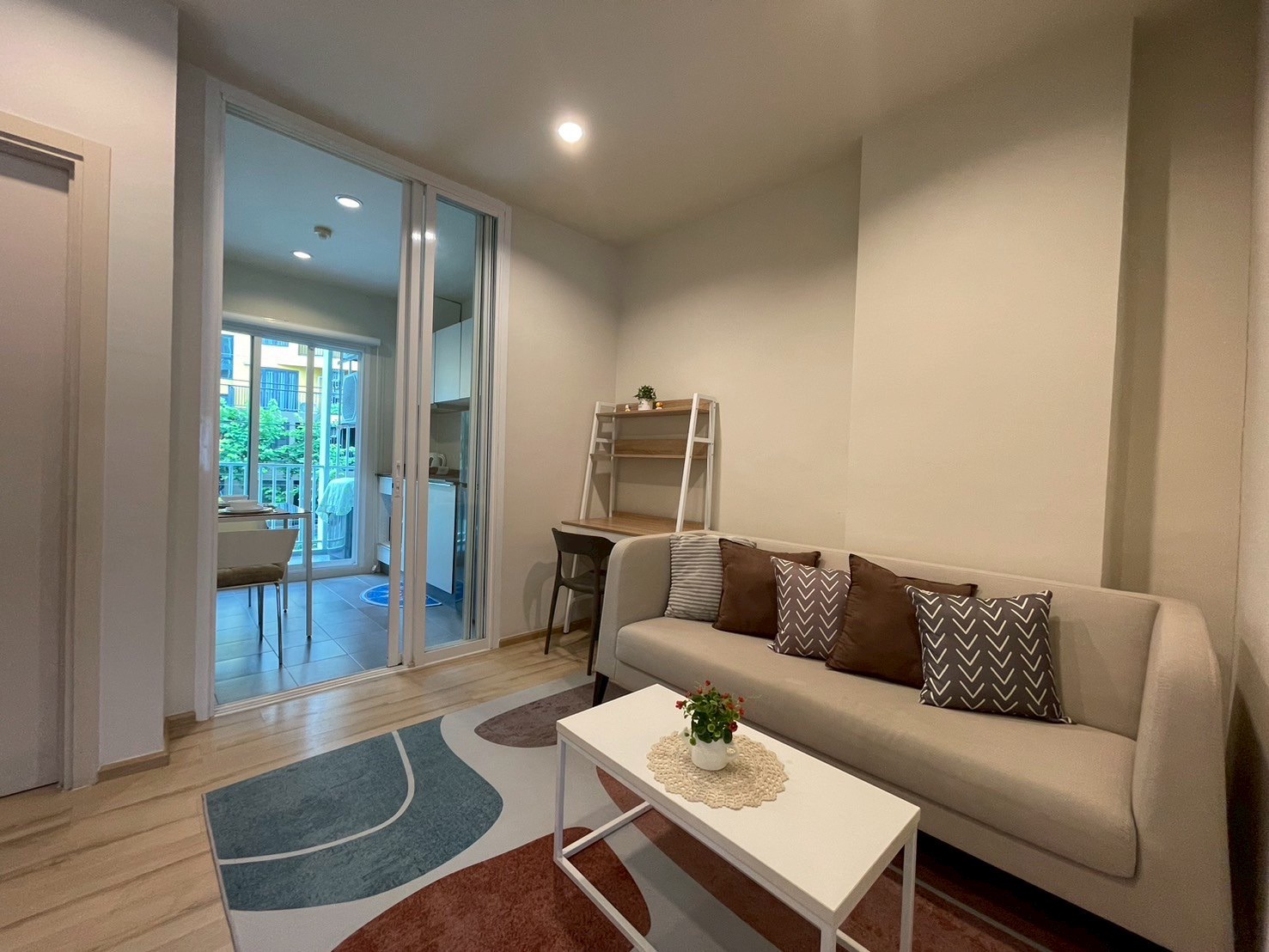 LINE_ALBUM_The-Base-Downtown-5187_250723_15