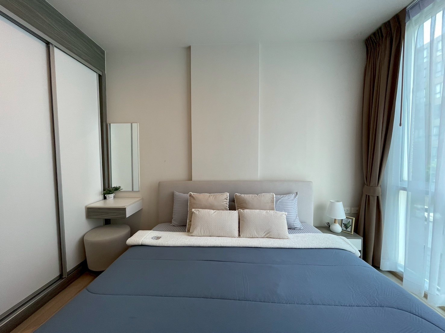 LINE_ALBUM_The-Base-Downtown-5187_250723_18