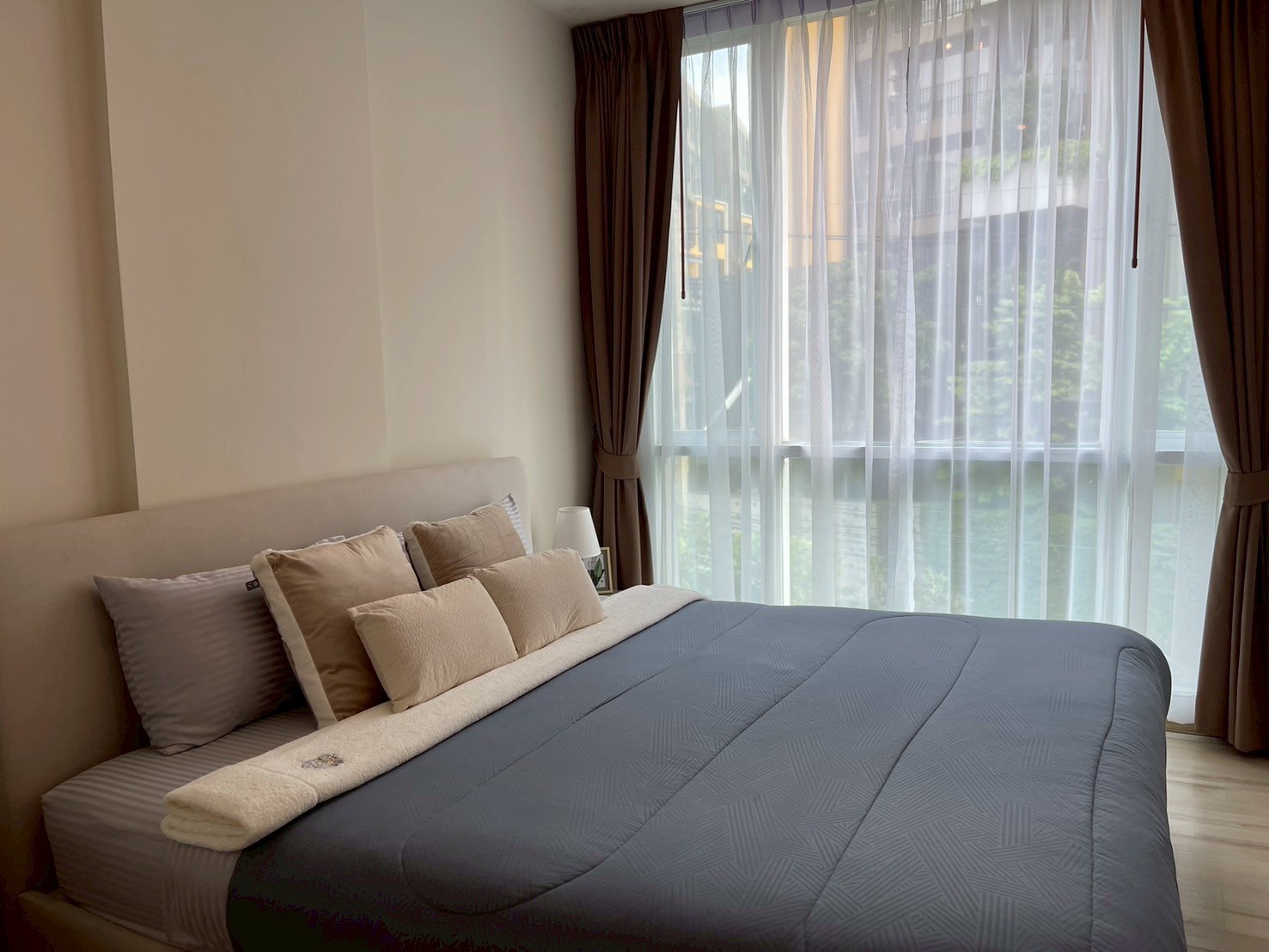 LINE_ALBUM_The-Base-Downtown-5187_250723_20