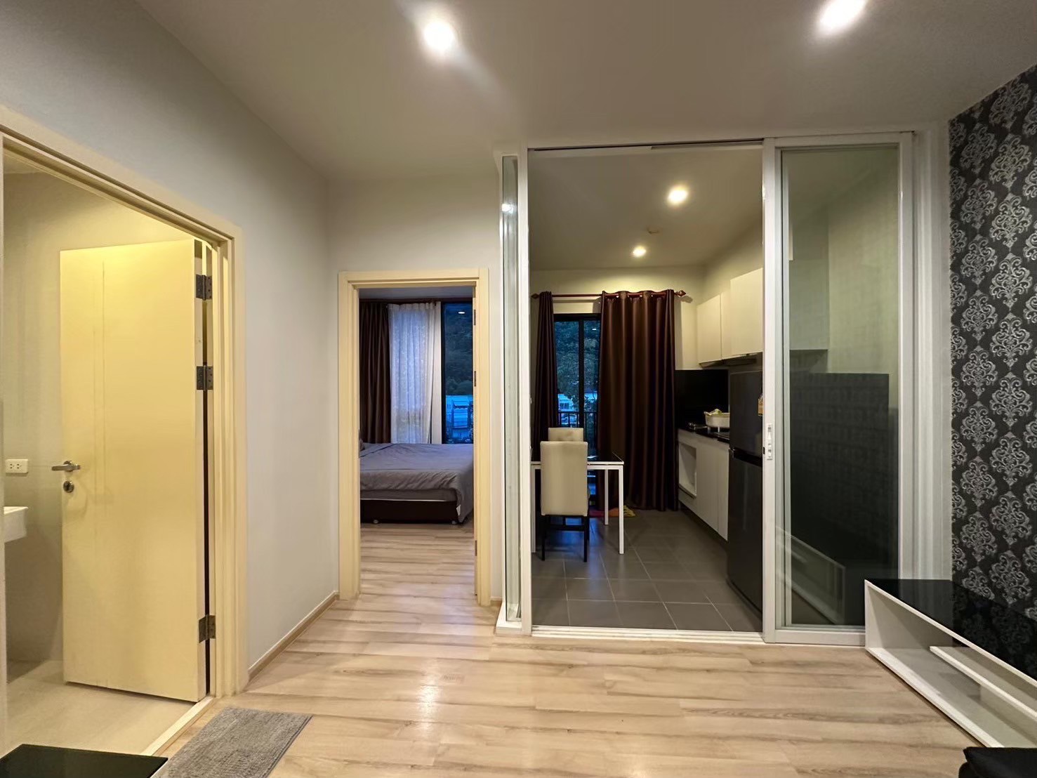 LINE_ALBUM_เดอะ-เบส-อัพทาว_250715_1