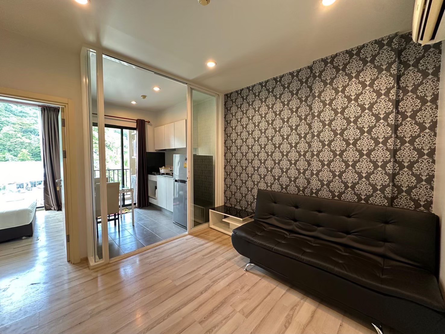 LINE_ALBUM_เดอะ-เบส-อัพทาว_250715_14