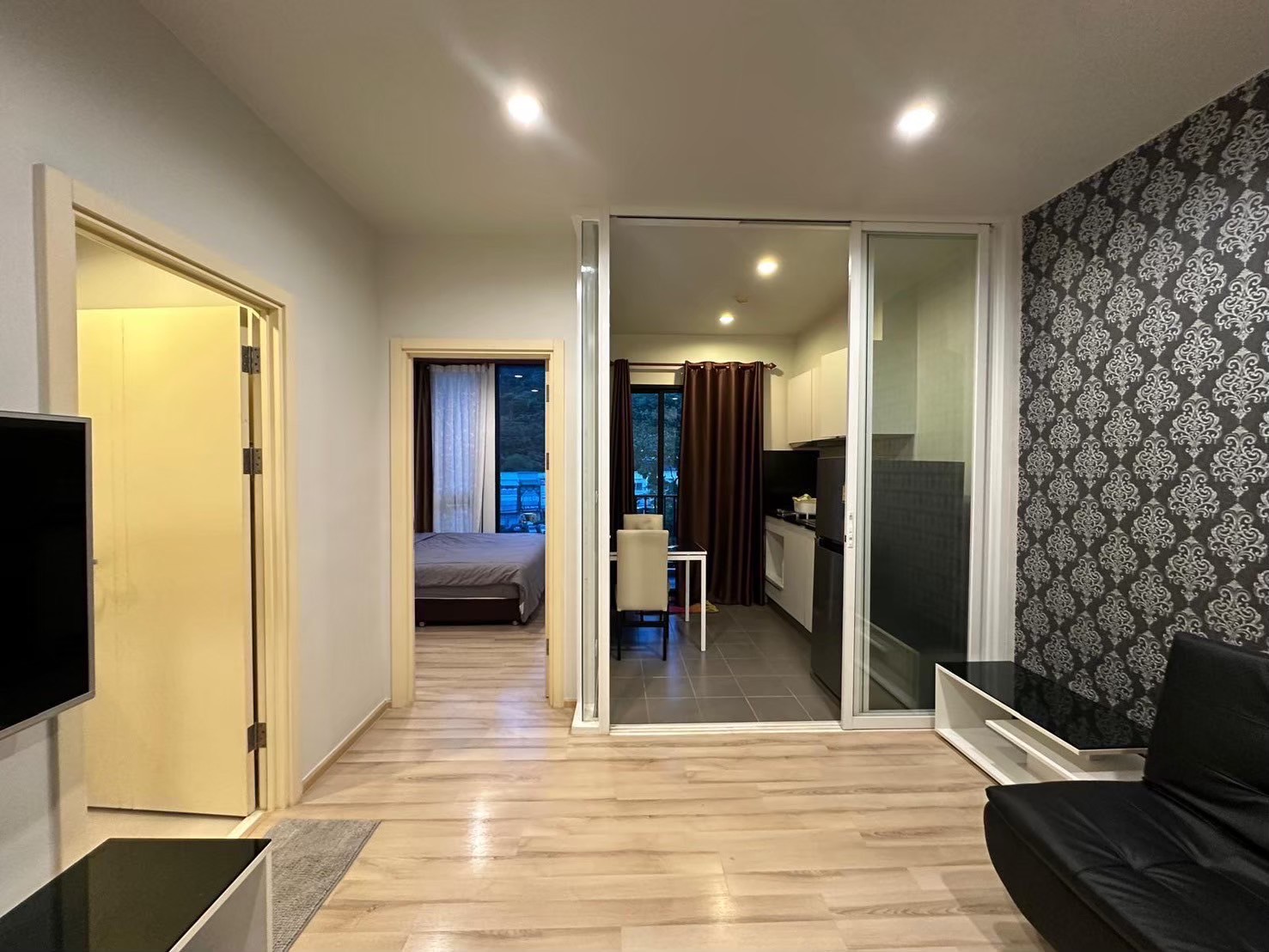 LINE_ALBUM_เดอะ-เบส-อัพทาว_250715_2