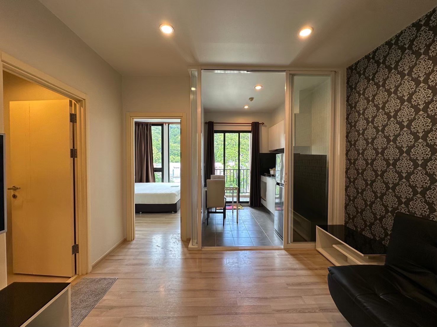 LINE_ALBUM_เดอะ-เบส-อัพทาว_250715_6