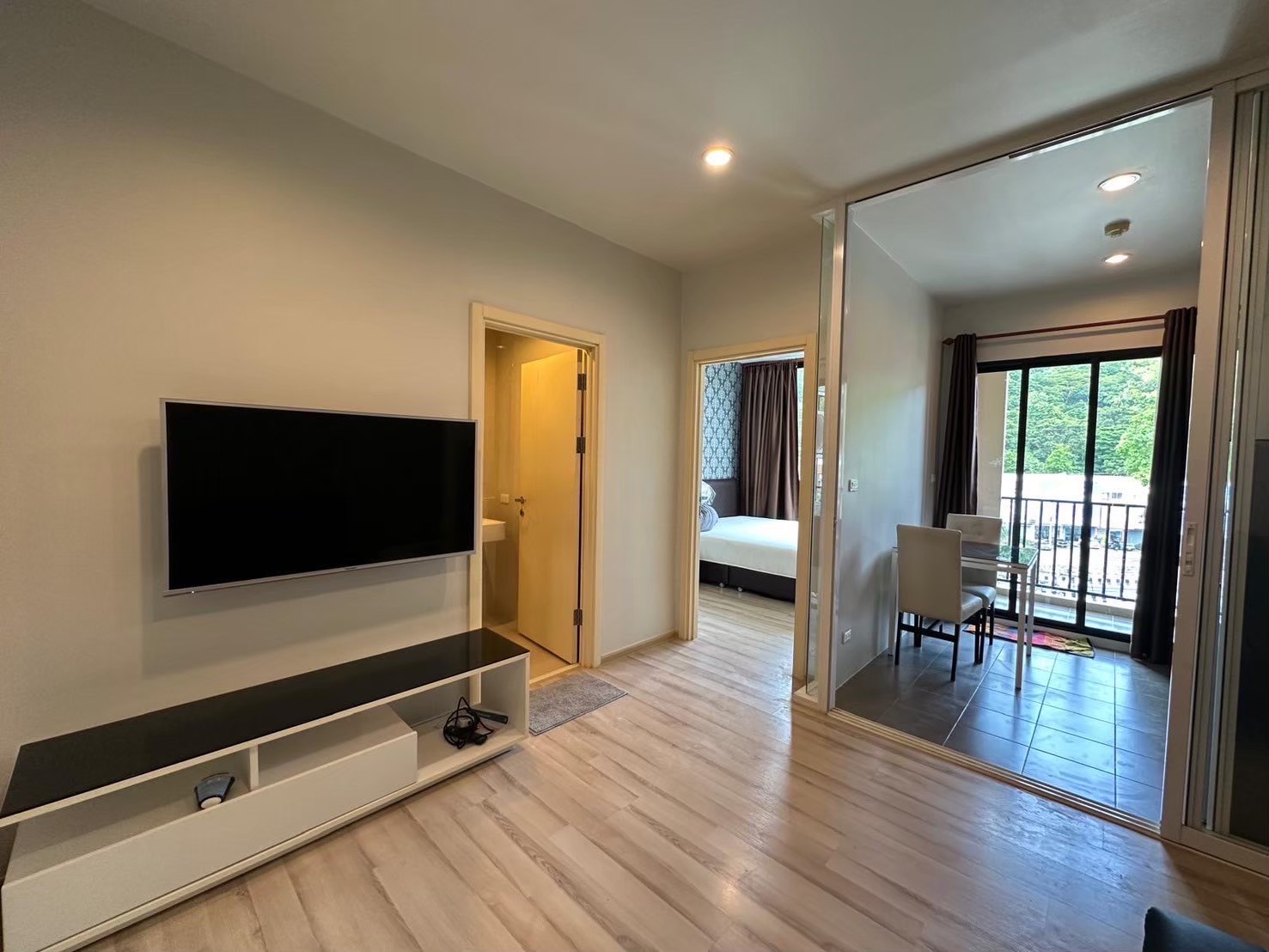 LINE_ALBUM_เดอะ-เบส-อัพทาว_250715_8