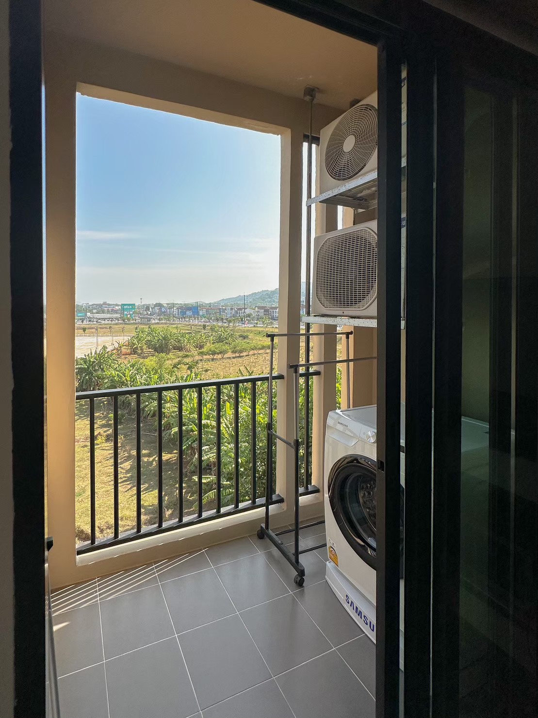 a31b59687d02400a9ec0a4ca1c1c3da4-1