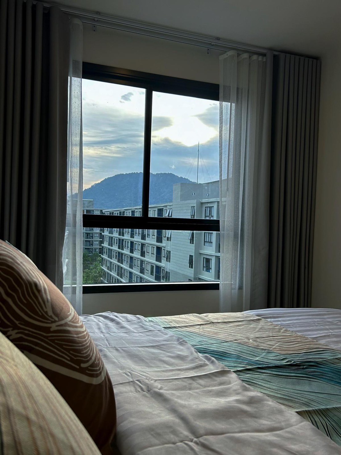 ad7e6c3176ea46f9b4fc98c16a5305cc-1