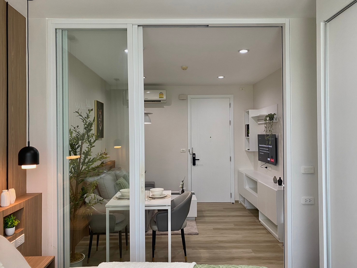 b223f97cb57746bbad0d4fa05bfdc839-1