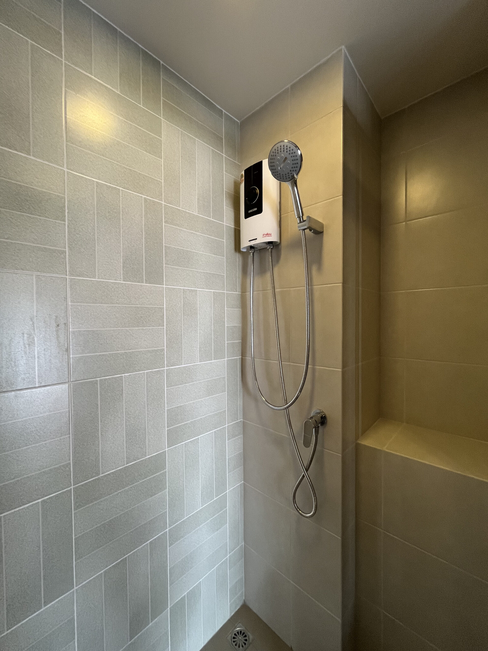 b51b43e65a534699ad69ac768fec4d44-1