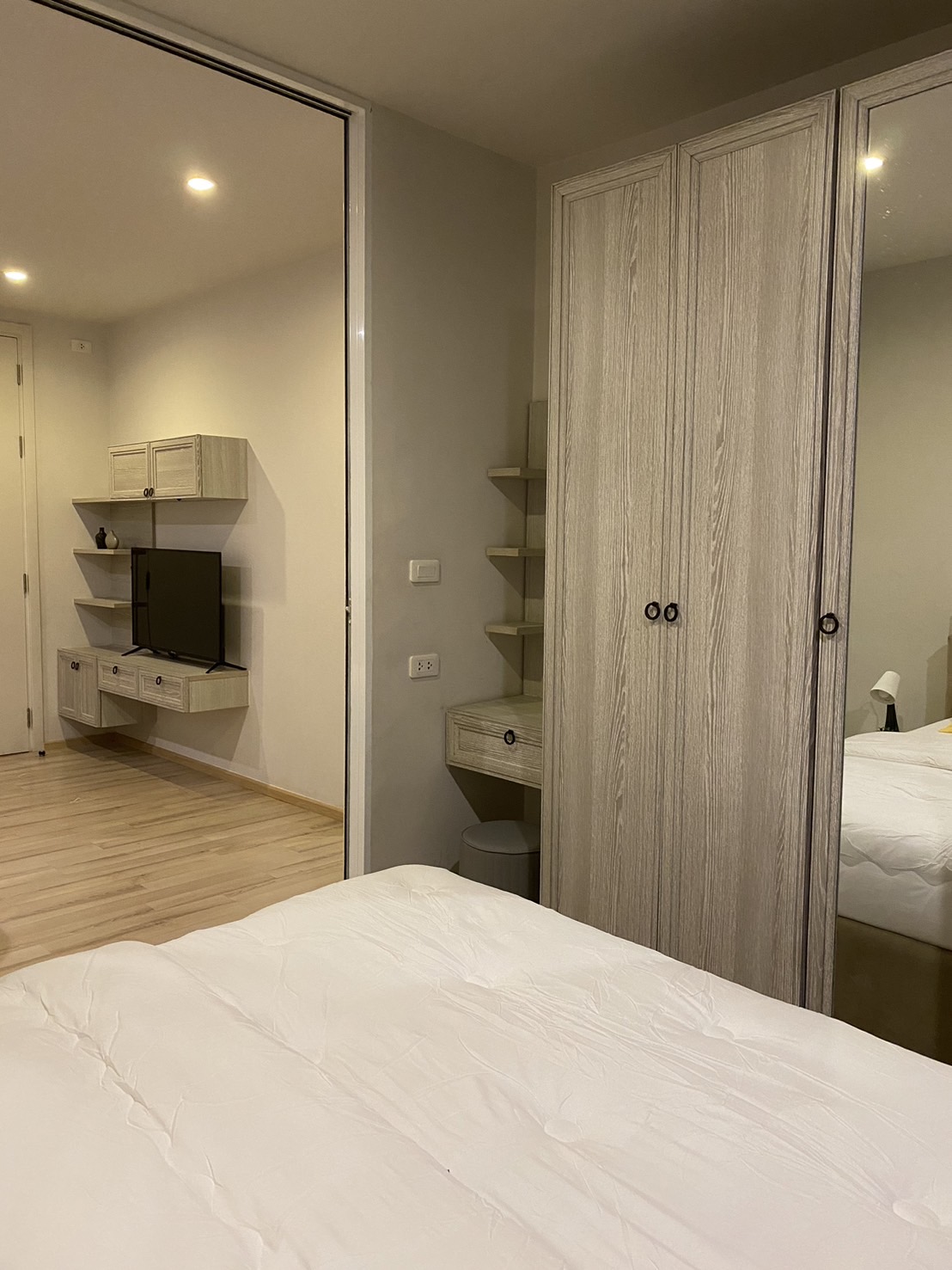 b783a5d481334567947b2a4b3febccbc-4