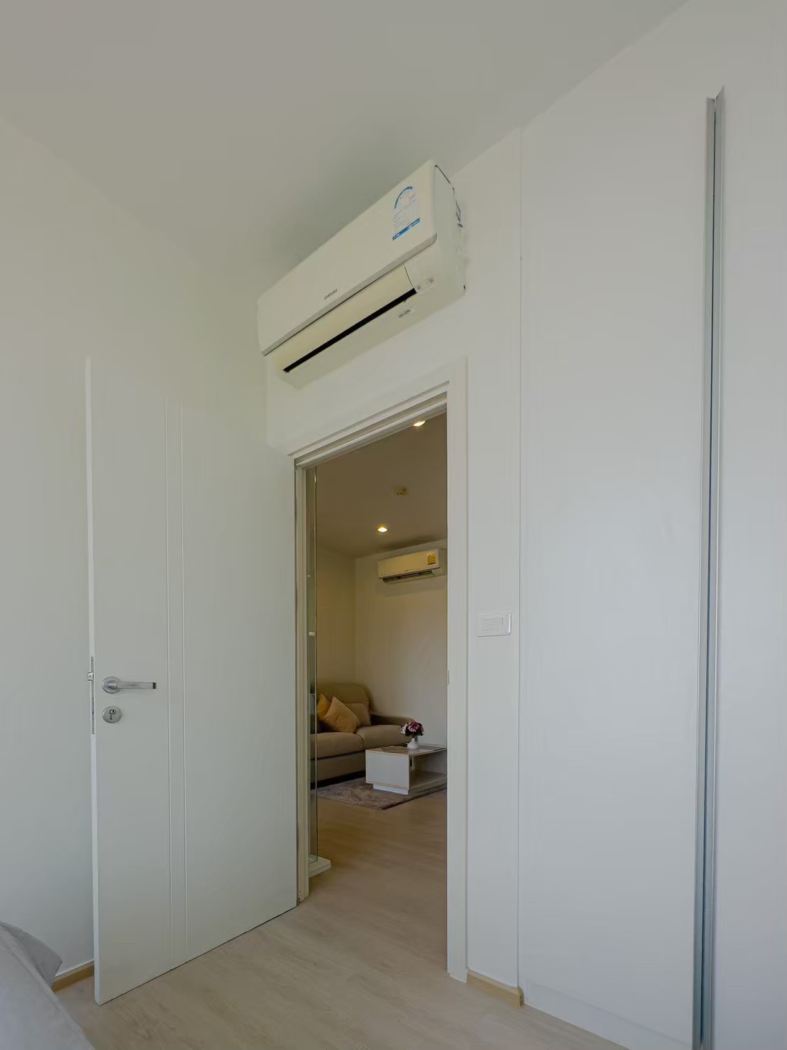 b7a90b5ff1f54b948e8b43b07e7b3e57-1