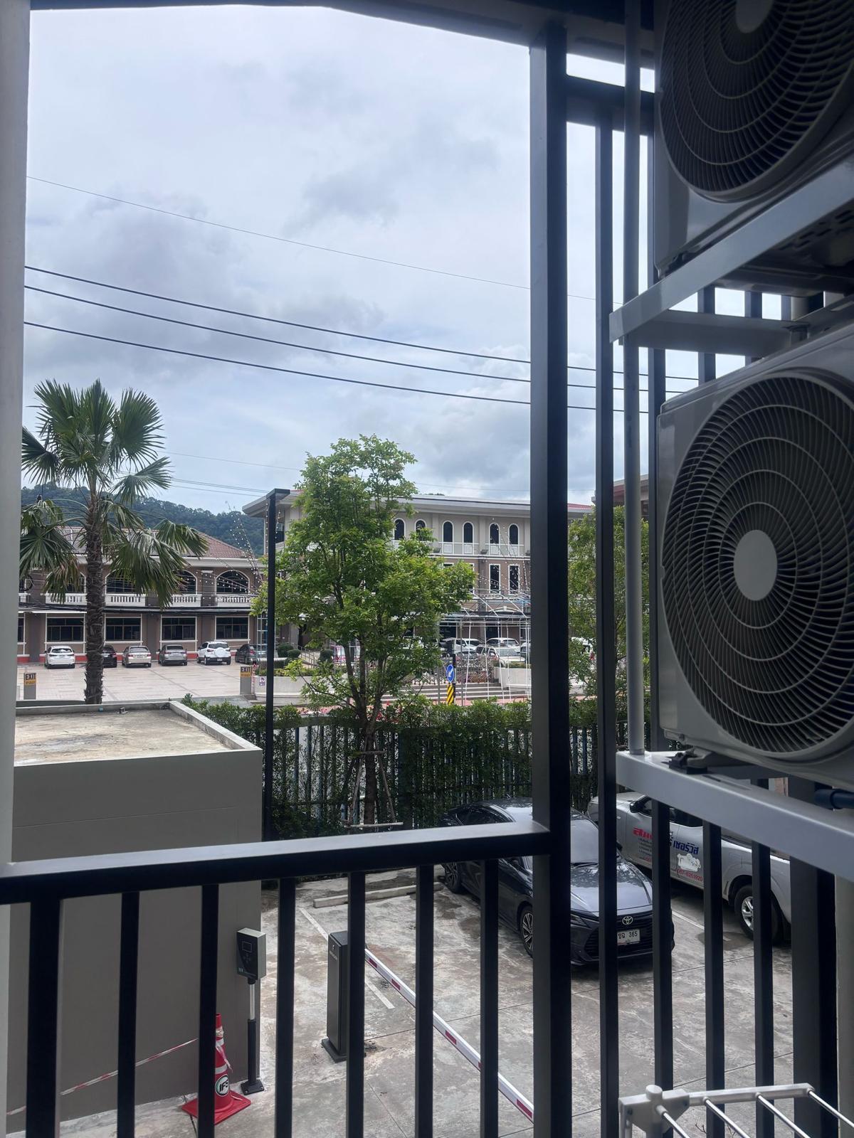 cf8236d2fedc4e259e2e389961b8247f-1