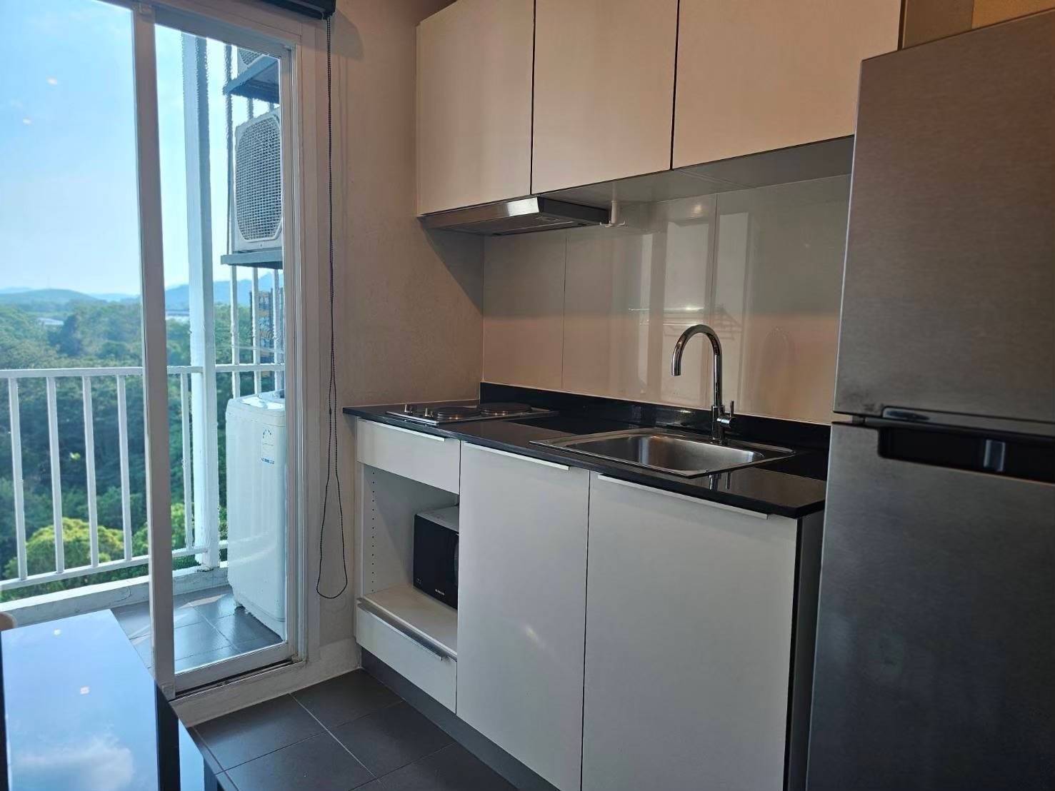 e9562082de864db7a01e77aa7a3bcf60-1