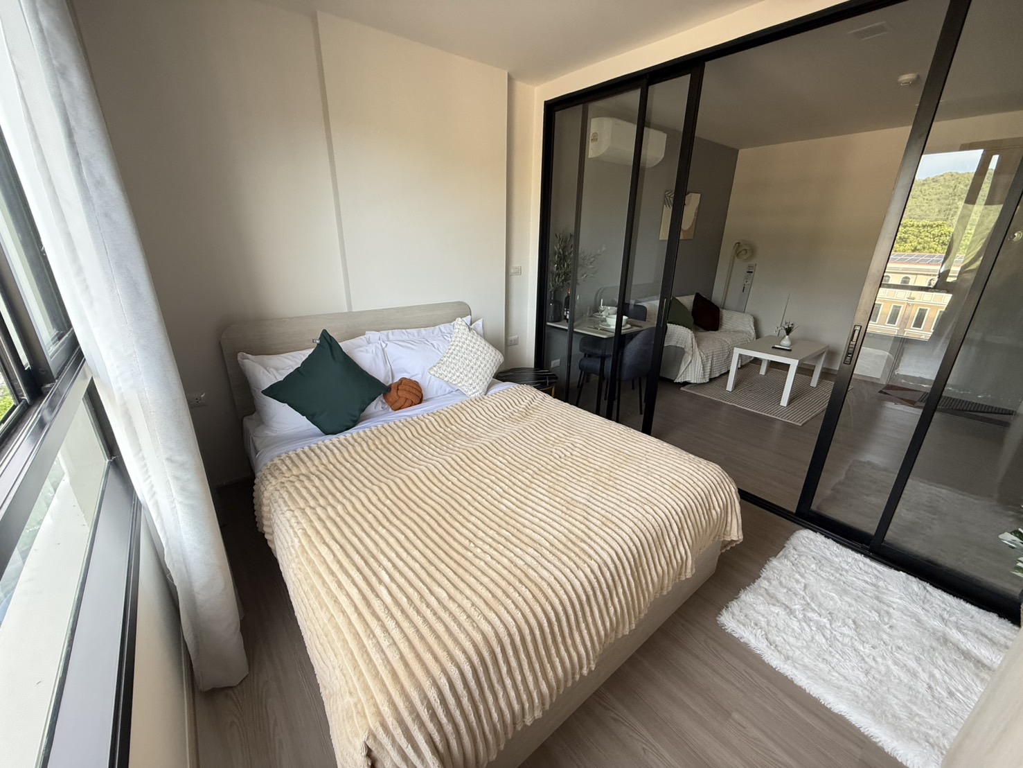 eae34bd103f5469aa0268b3562e42b75-1