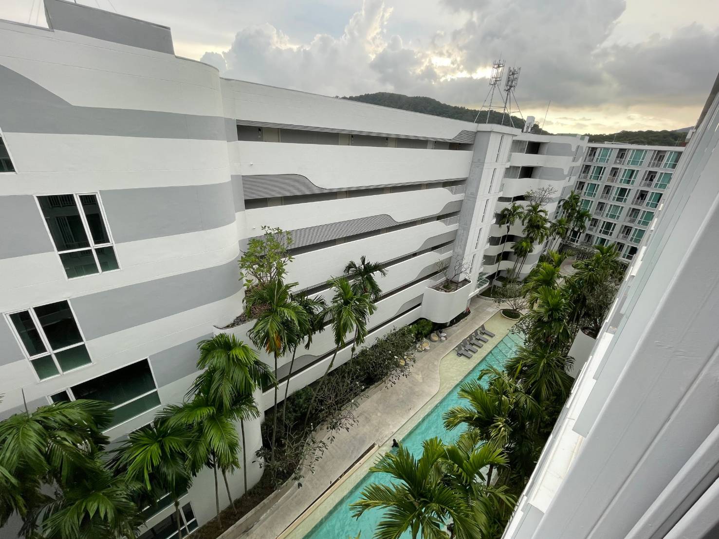 f767ef884f8546cdabaf02274e215c3d-1