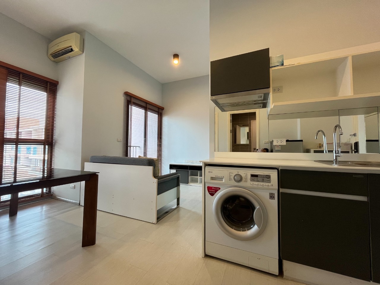 8b4f1a61232a4d0aae210c80ad059bfe